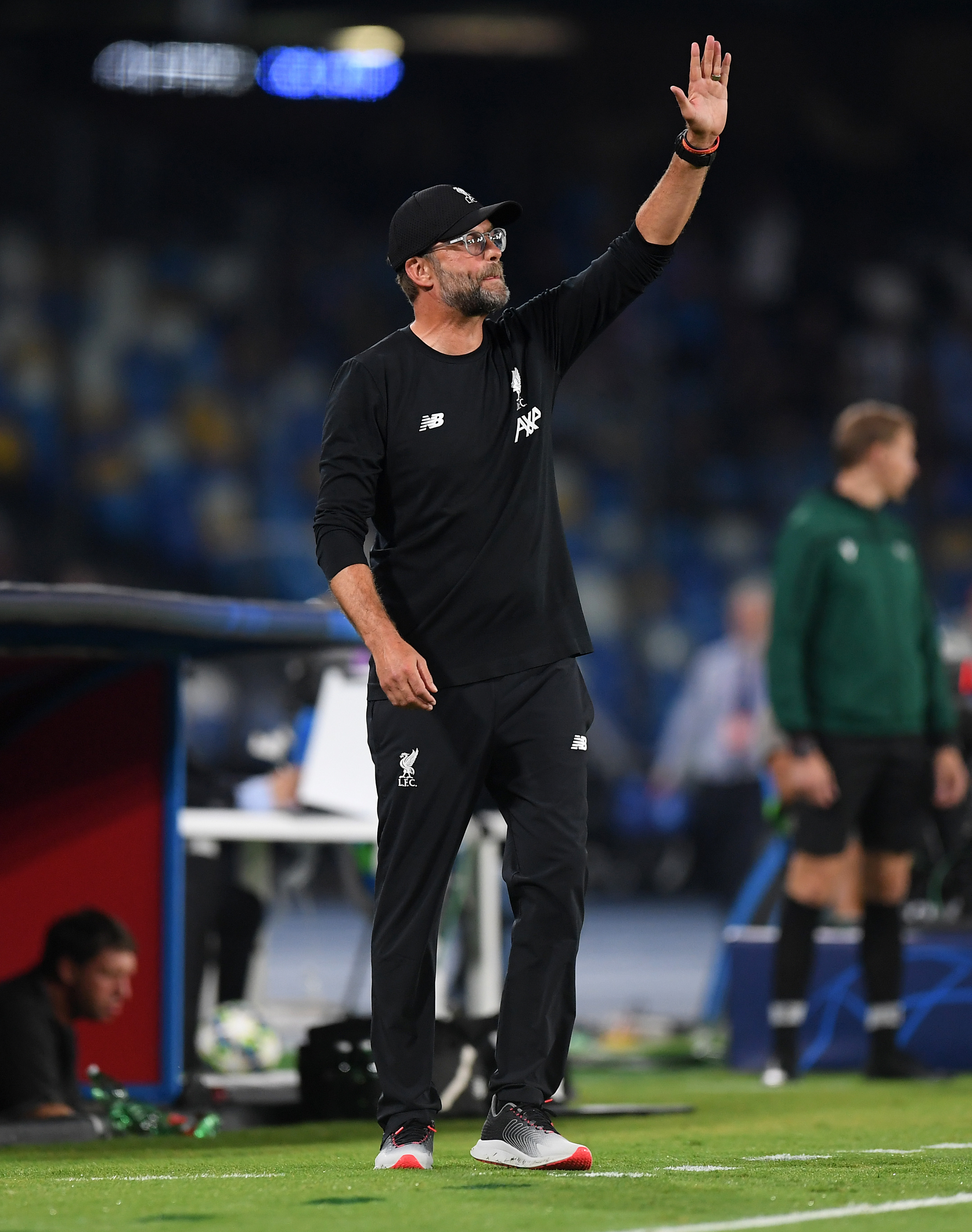 今晚拜仁慕尼黑备战CBA季后赛赛前那不勒斯完成体检，里程碑夜利物浦复出首秀直接炸裂的简单介绍